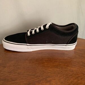 VANSOff the Wall Skate Shoe NWT Black 9